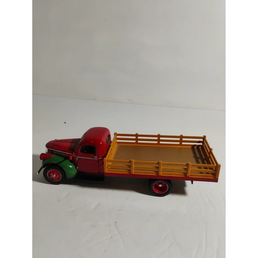 1941 Chevy Flatbed Truck 1/32 Scale Diecast Collectible 8-1/8